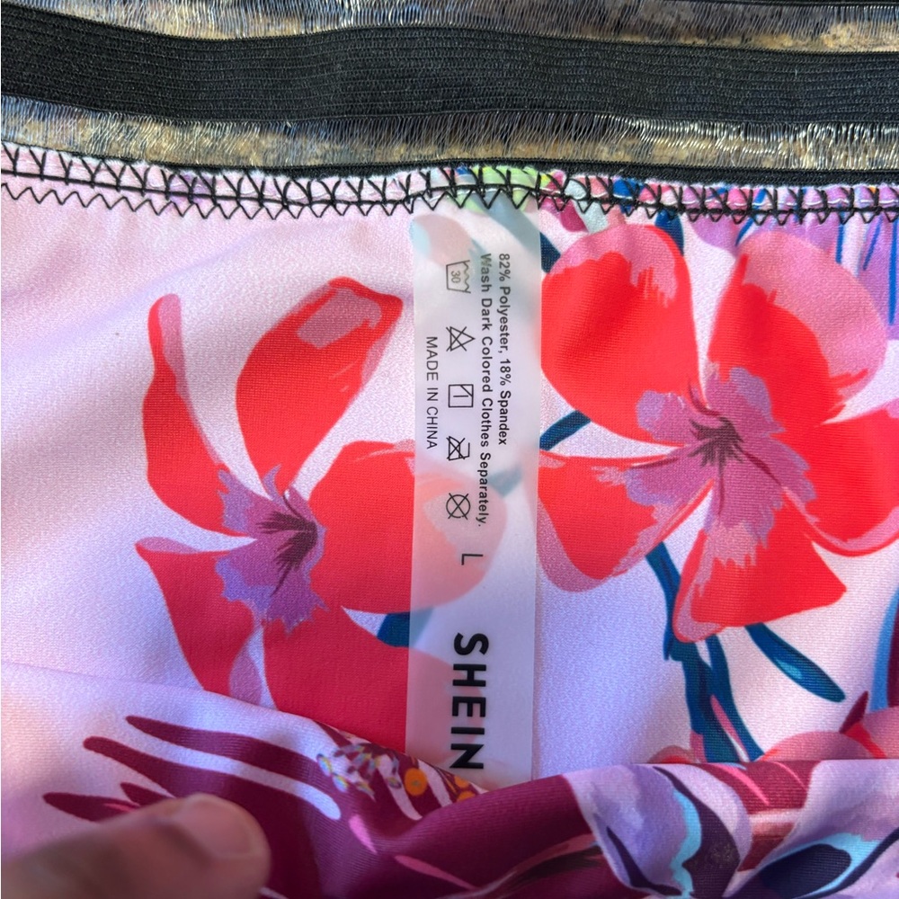 Matching Bestie Bikinis! 🌺 Floral Bikini Set with Black Stripes - Picture 5 of 6